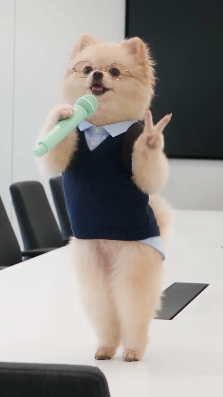 Result · 5 s. The microphone hand and the V sign land on the same beat.